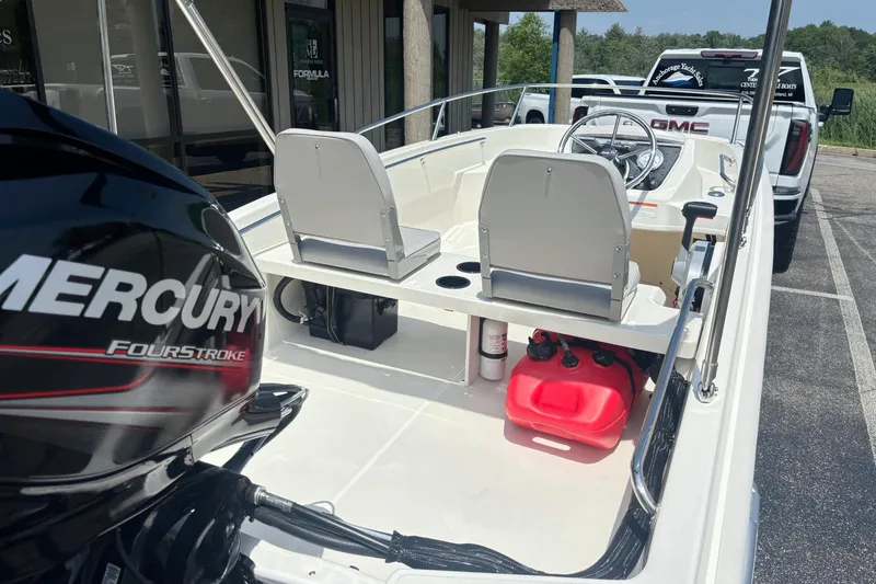 Slide: The Image of Boston Whaler 130 Super Sport 2019 - 10
