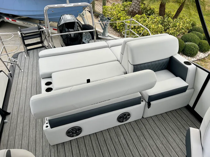 Slide: The Image of Harris Sunliner 230 2025 - 11