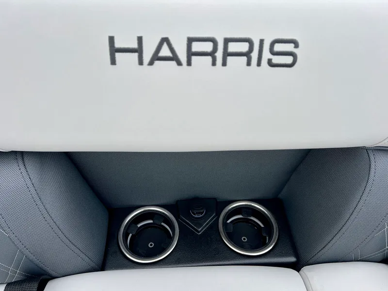 Slide: The Image of Harris Sunliner 230 2025 - 12