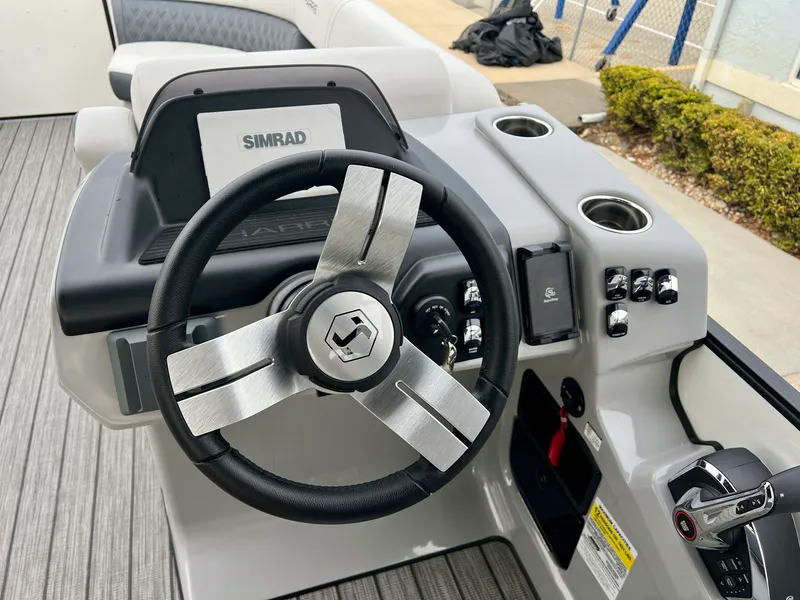 Slide: The Image of Harris Sunliner 230 2025 - 13