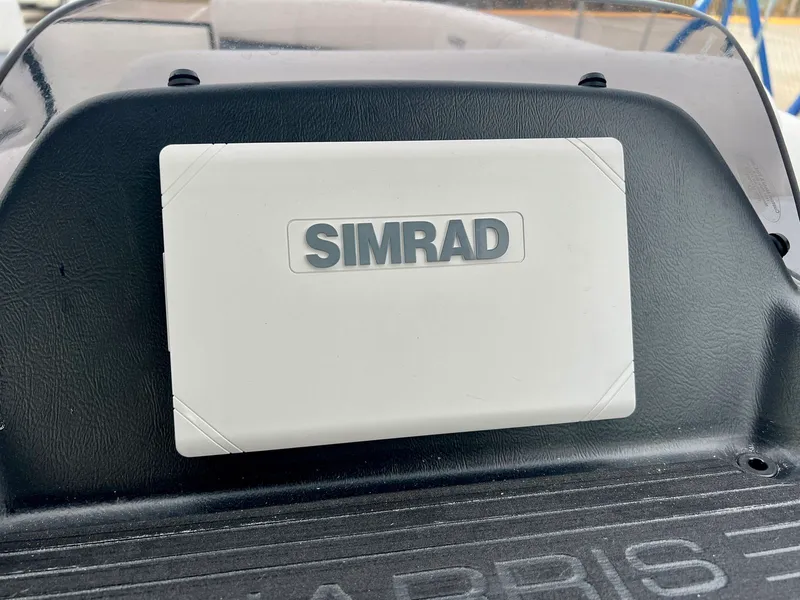 Slide: The Image of Harris Sunliner 230 2025 - 16