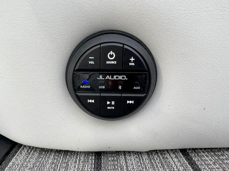 Slide: The Image of Harris Sunliner 230 2025 - 18