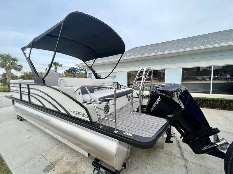 Slide: The Image of Harris Sunliner 230 2025 - 2