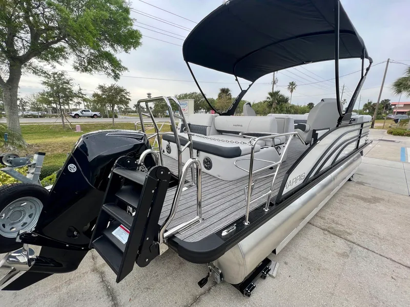 Slide: The Image of Harris Sunliner 230 2025 - 3