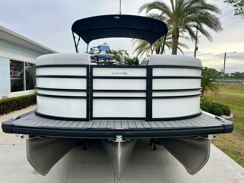 Slide: The Image of Harris Sunliner 230 2025 - 4