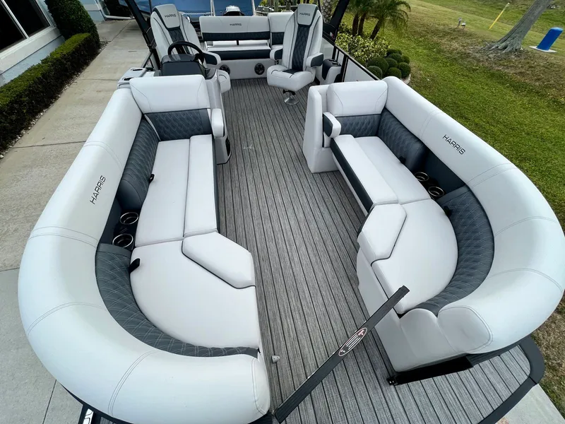 Slide: The Image of Harris Sunliner 230 2025 - 5