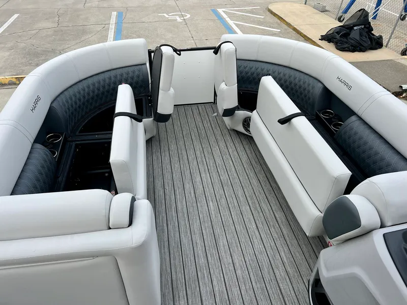 Slide: The Image of Harris Sunliner 230 2025 - 6