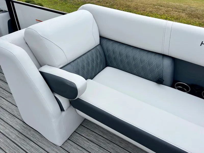 Slide: The Image of Harris Sunliner 230 2025 - 7