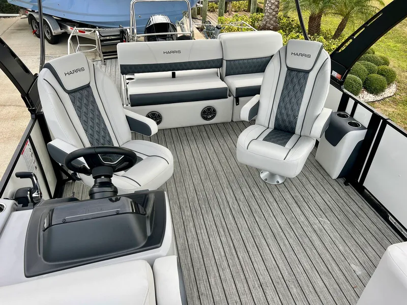 Slide: The Image of Harris Sunliner 230 2025 - 8