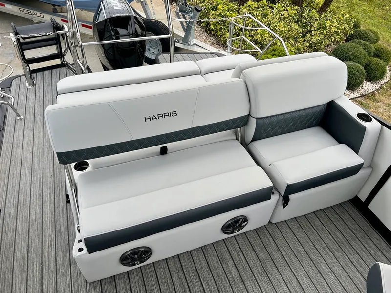 Slide: The Image of Harris Sunliner 230 2025 - 9