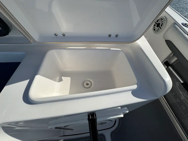 Slide: The Image of Tidewater 280 CC 2020 - 27