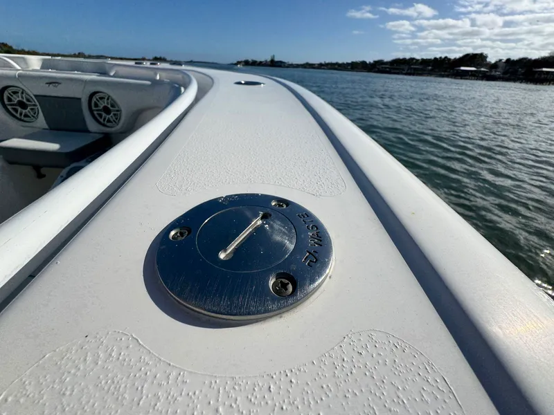 Slide: The Image of Tidewater 280 CC 2020 - 60