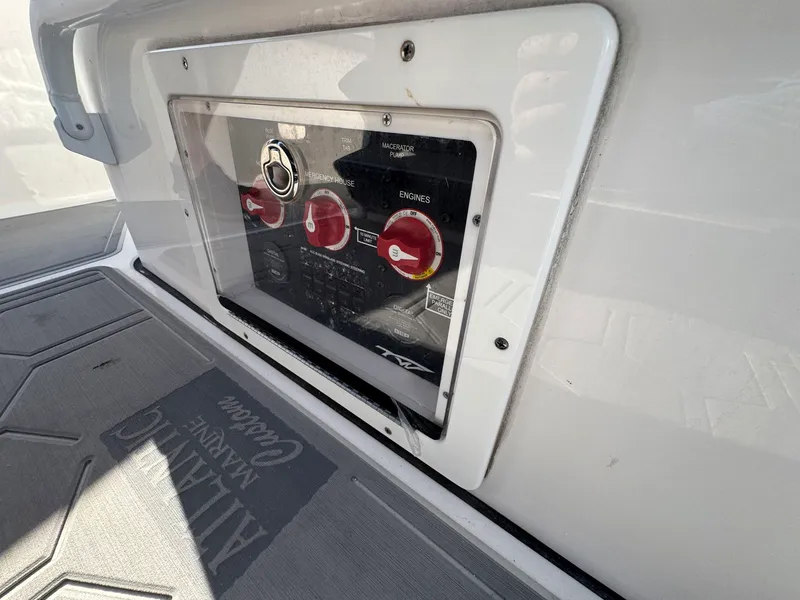 Slide: The Image of Tidewater 280 CC 2020 - 65