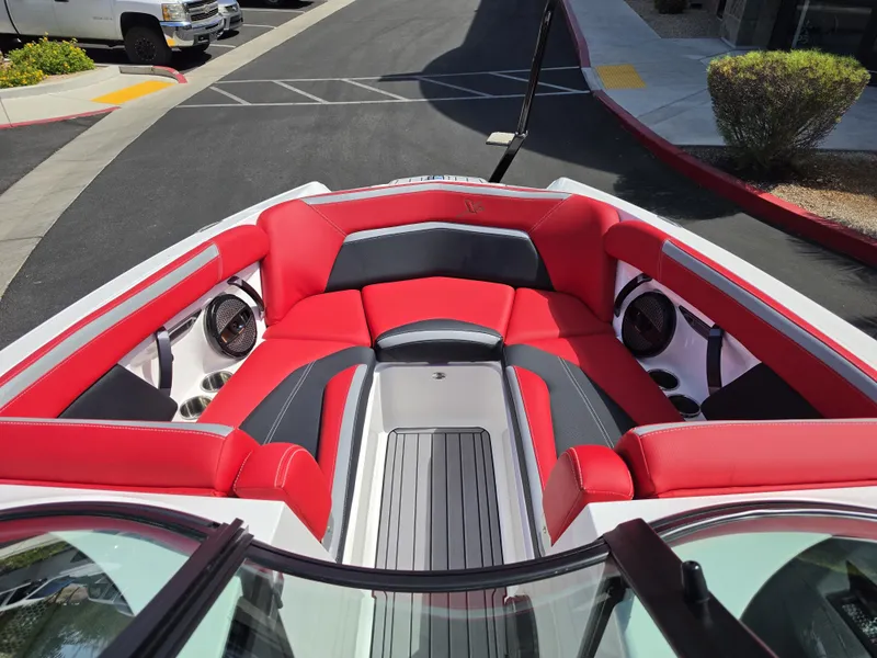 Slide: The Image of MasterCraft X Star S 2023 - 17