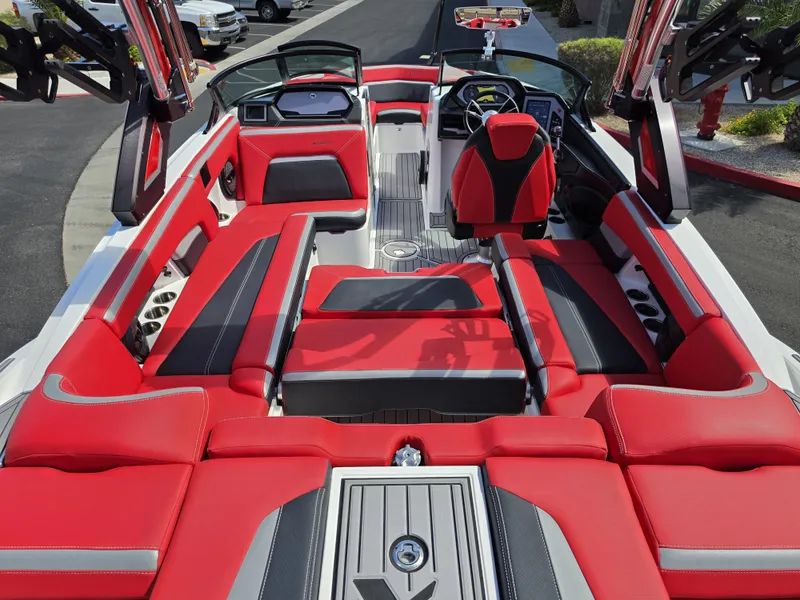 Slide: The Image of MasterCraft X Star S 2023 - 16