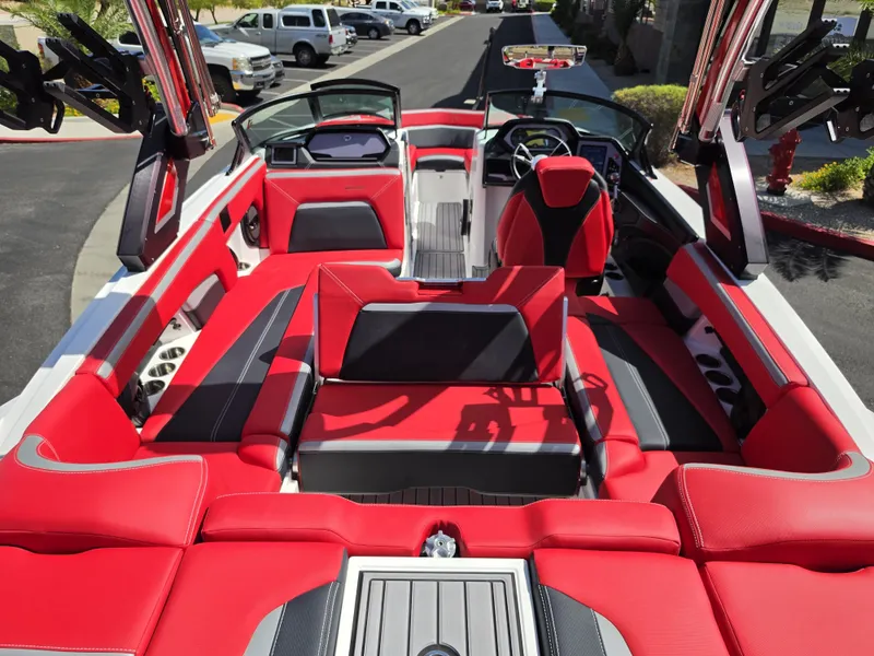 Slide: The Image of MasterCraft X Star S 2023 - 15