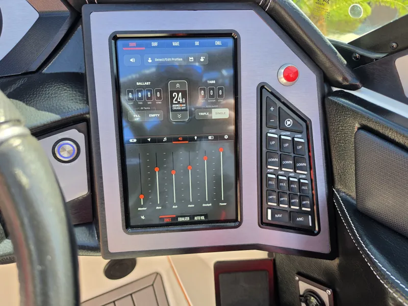Slide: The Image of MasterCraft X Star S 2023 - 25