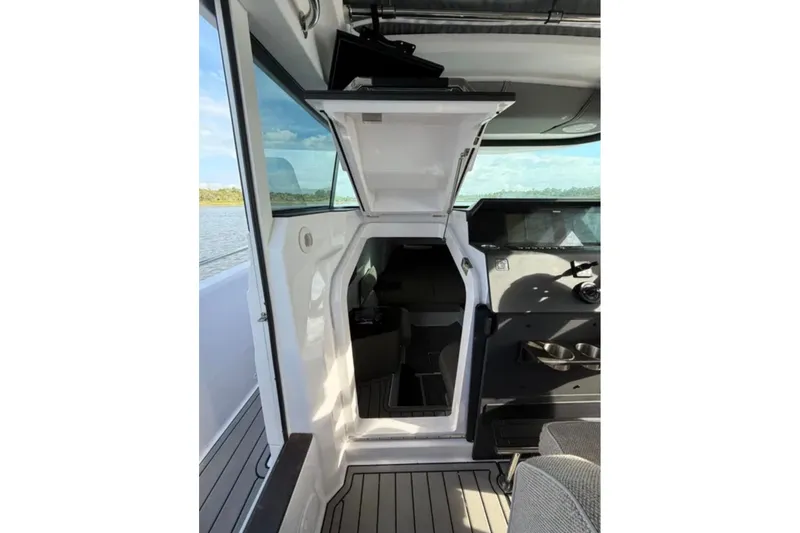 Slide: The Image of Axopar 37 XC Cross Cabin 2023 - 19