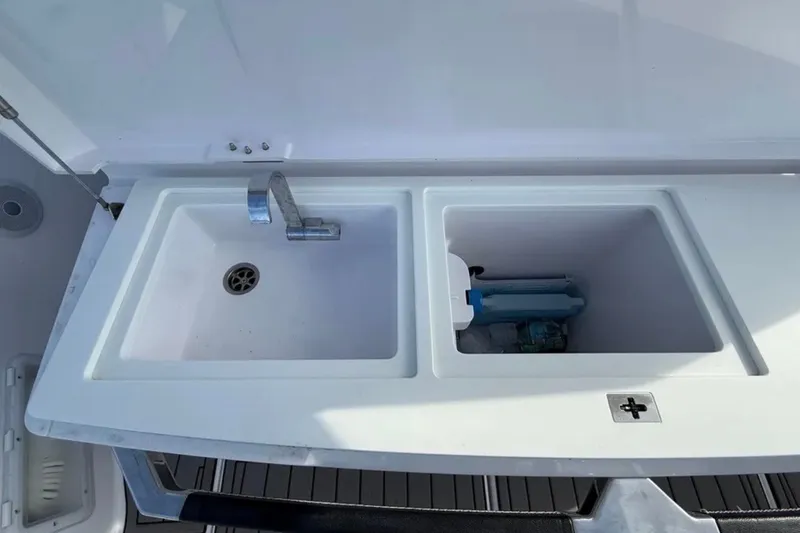 Slide: The Image of Axopar 37 XC Cross Cabin 2023 - 32