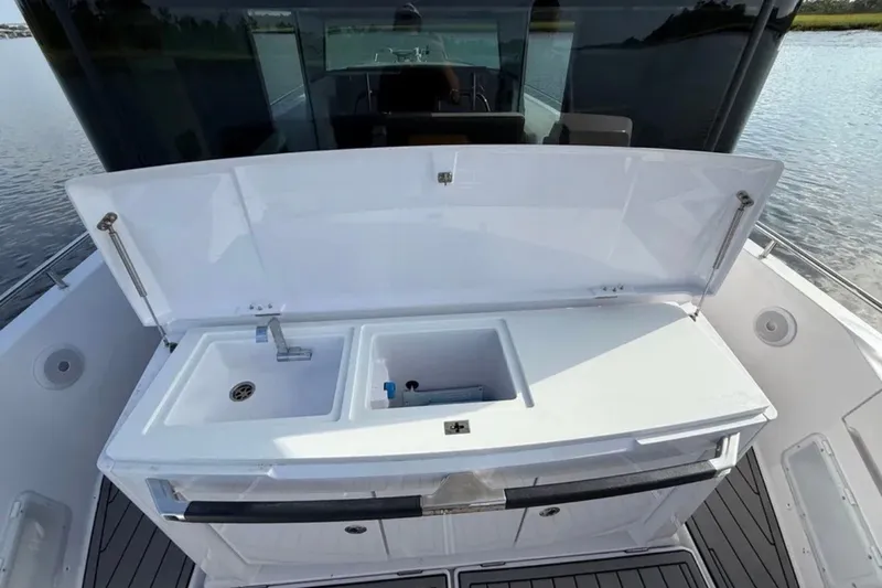 Slide: The Image of Axopar 37 XC Cross Cabin 2023 - 33