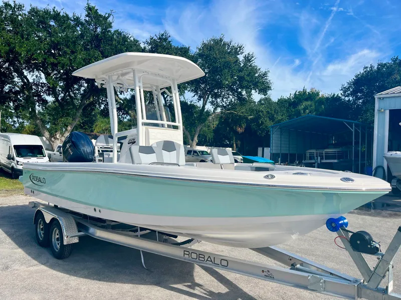 Slide: The Image of Robalo 226 Cayman 2027 - 3
