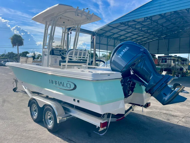 Slide: The Image of Robalo 226 Cayman 2027 - 7