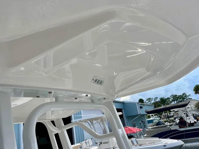 Slide: The Image of Robalo 226 Cayman 2027 - 24
