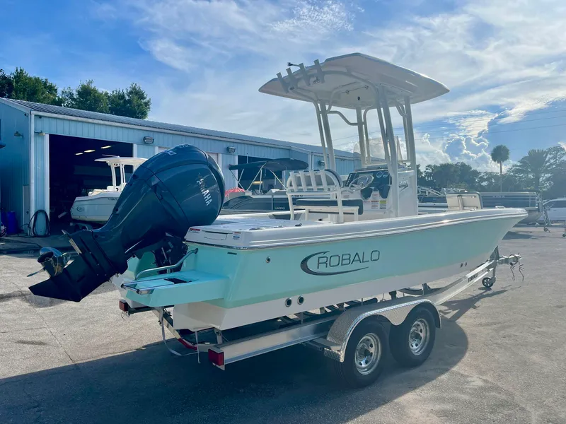 Slide: The Image of Robalo 226 Cayman 2027 - 5