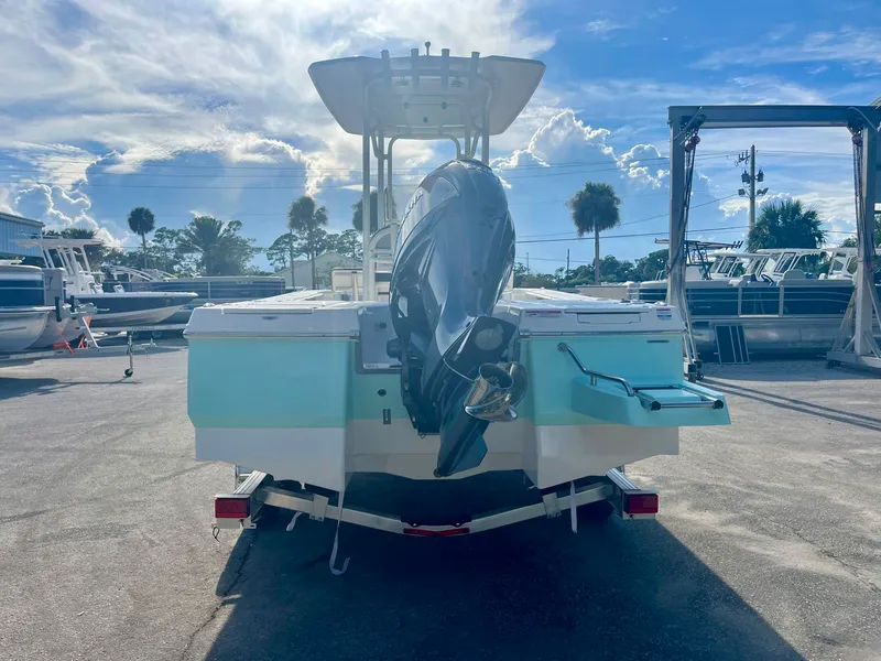 Slide: The Image of Robalo 226 Cayman 2027 - 6