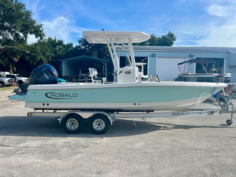 Slide: The Image of Robalo 226 Cayman 2027 - 4