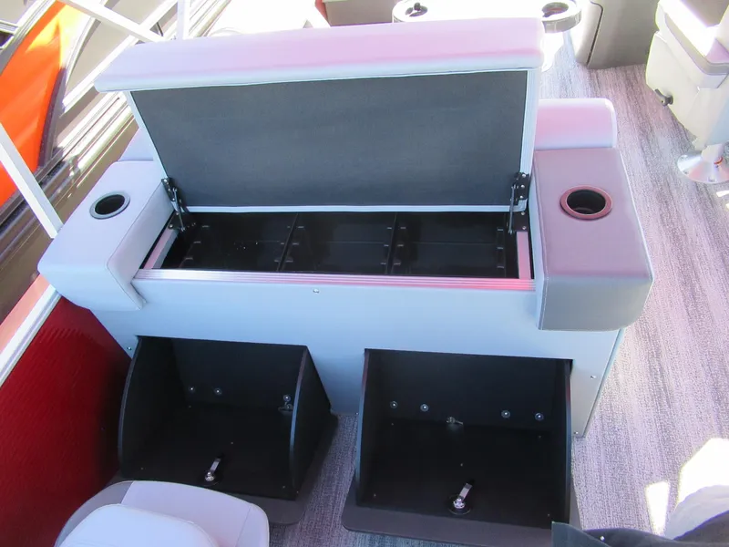 Slide: The Image of Bennington 23 SS 2025 - 6