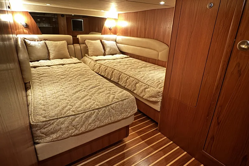 Slide: The Image of Tiara 4300 Sovran 2007 - 31