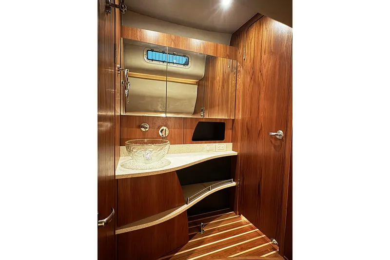 Slide: The Image of Tiara 4300 Sovran 2007 - 33