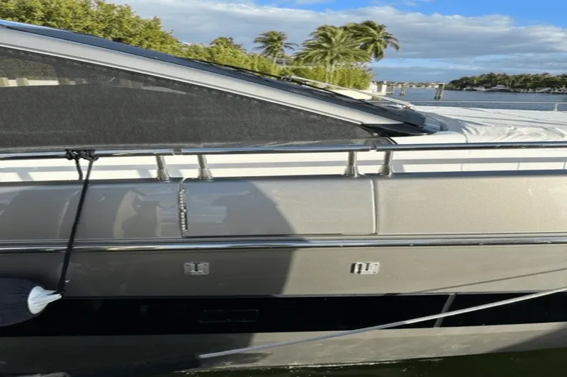 Slide: The Image of Azimut 47 VERVE 2022 - 16