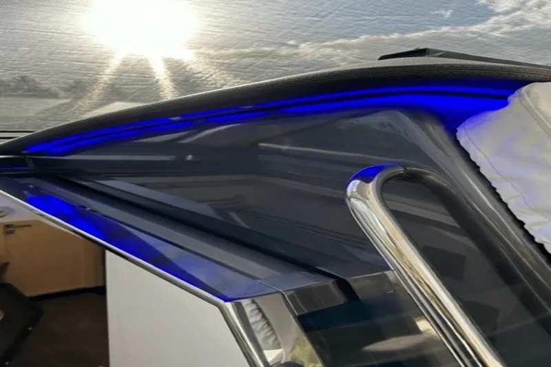 Slide: The Image of Azimut 47 VERVE 2022 - 17