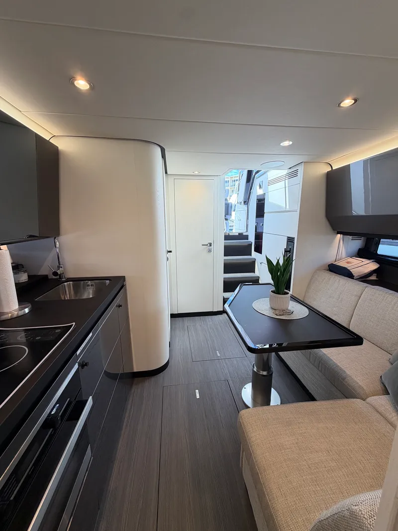 Slide: The Image of Azimut 47 VERVE 2022 - 23