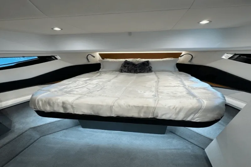 Slide: The Image of Azimut 47 VERVE 2022 - 6