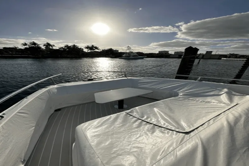 Slide: The Image of Azimut 47 VERVE 2022 - 8