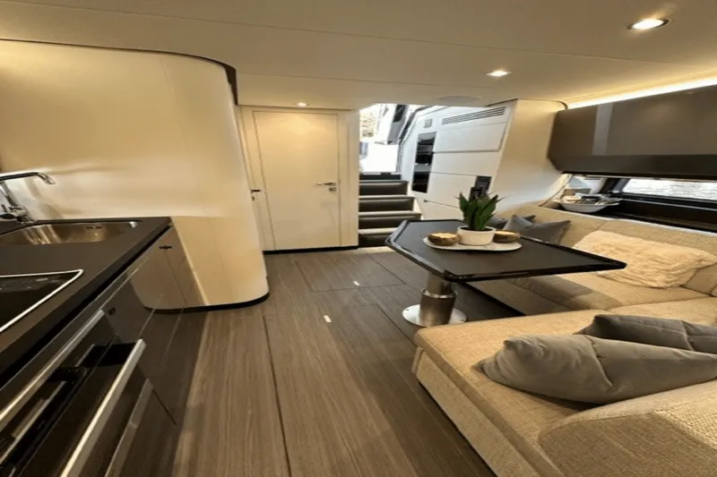 Slide: The Image of Azimut 47 VERVE 2022 - 9