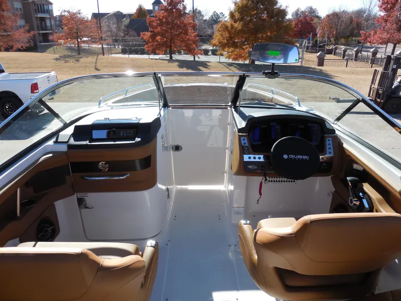 Slide: The Image of Chaparral 30 Surf 2025 - 8