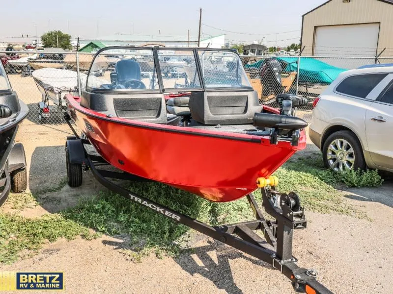 The Image of Tracker V-16 WT 2027 - 0