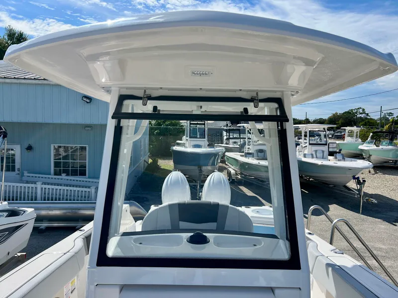 Slide: The Image of Robalo R250 2027 - 21