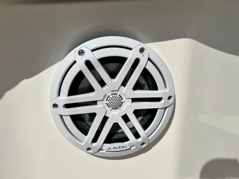 Slide: The Image of Robalo R250 2027 - 24