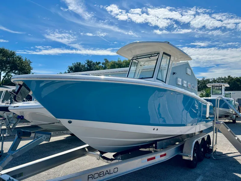 The Image of Robalo R250 2027 - 0