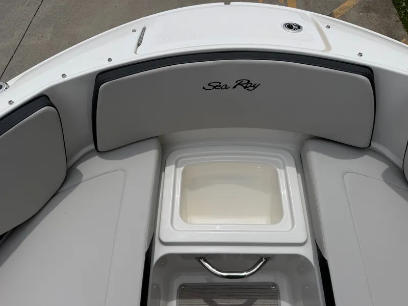 Slide: The Image of Sea Ray SPX 210 2026 - 20