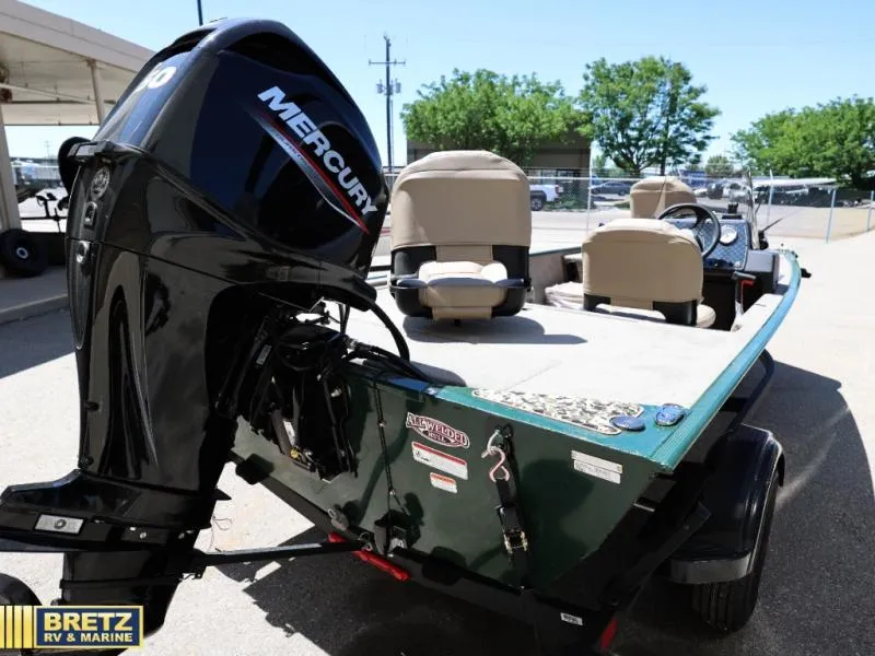 Slide: The Image of Tracker Classic Limited 2026 - 5