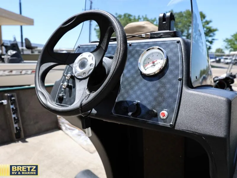 Slide: The Image of Tracker Classic Limited 2026 - 9
