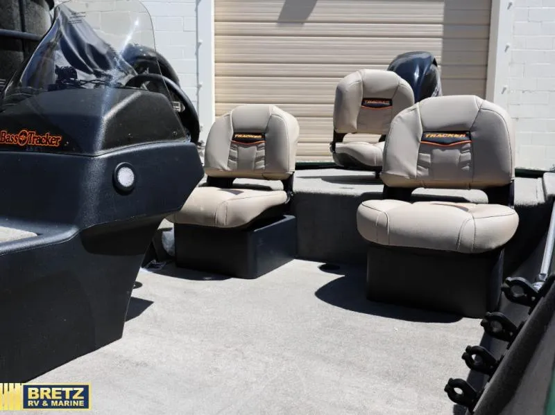 Slide: The Image of Tracker Classic Limited 2026 - 7