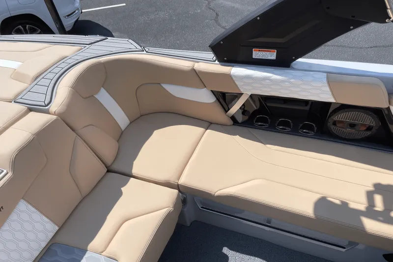 Slide: The Image of Mastercraft XT20 2024 - 13