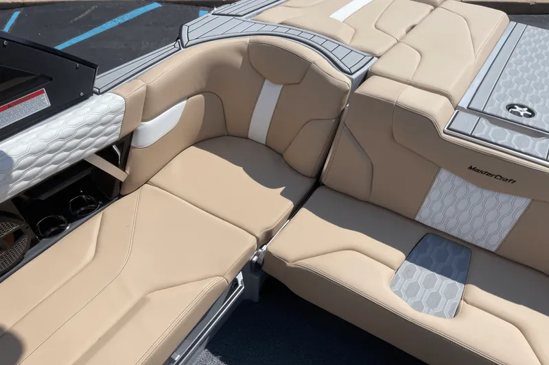 Slide: The Image of Mastercraft XT20 2024 - 15